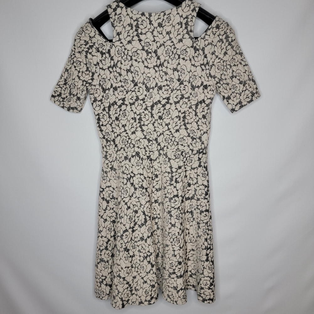 Topshop Floral Textured Cold Shoulder Dress - Picture 8 of 11